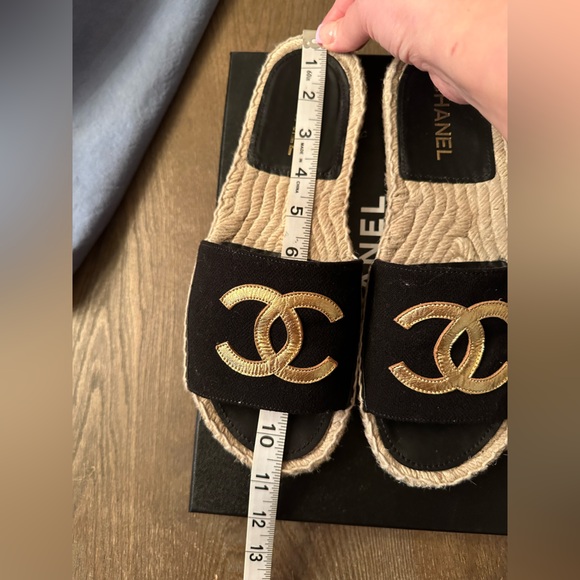 Chanel Women’s slides size 40 in black and gold - Picture 8 of 10
